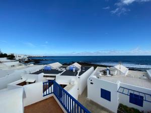 a view of the ocean from a house at OCEAN tiny HOUSE en Casa azul in Punta de Mujeres
