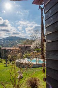 Vaade basseinile majutusasutuses Casetta nel Bosco Naturas con piscina privata e gratuita või selle lähedal