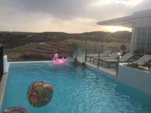 Bazén v ubytovaní Villa Hesla alebo v jeho blízkosti