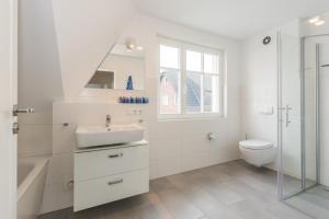 Bilik mandi di Schulstr_28 _Haus Helle Brise_ +37 gambar