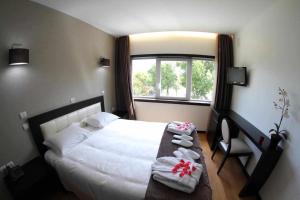 Ένα ή περισσότερα κρεβάτια σε δωμάτιο στο Quinta de Resela +32 φωτογραφίες
