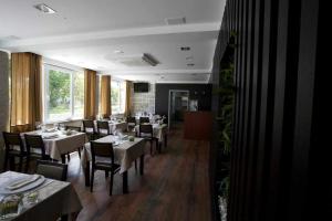 A restaurant or other place to eat at Quinta de Resela