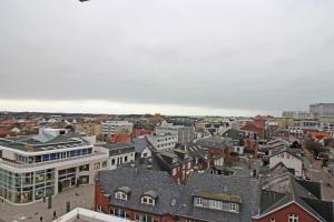 eine Luftaufnahme einer Stadt mit Gebäuden in der Unterkunft Penthouse-Berta in Westerland