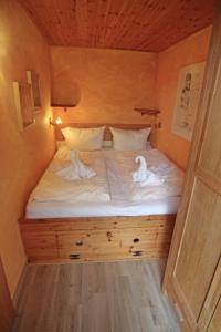 a bedroom with a bed with two swans on it at Möwe in Westerland