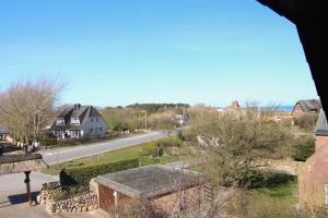 vistas a una ciudad con una carretera y casas en Christine - Munkmarsch, en Munkmarsch