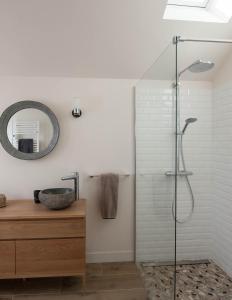 Koupelna v ubytování Chambres chez l'habitant Capucine + 37 fotografií
