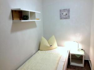 Giường trong phòng chung tại _Neue Liebe_ Wohnung 3