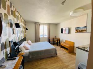 Postel nebo postele na pokoji v ubytování Hôtel & Appart-hôtel Olatua
