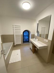 Koupelna v ubytování ERBA Insel 140qm Penthouse + 31 fotografií