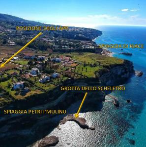 トロペアにあるAppartamenti Simonelliの海上の小島の空中風景