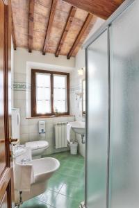 Bathroom sa Agriturismo Il Selvino
