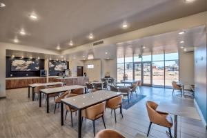 ห้องอาหารหรือที่รับประทานอาหารของ Scenic View Inn & Suites Moab