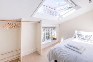 Llit o llits en una habitació de Abigail's Cottage Air Manage Suffolk