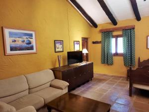 TV a/nebo společenská místnost v ubytování Hotel Restaurante Las Buitreras