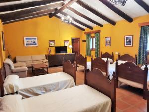 A seating area at Hotel Restaurante Las Buitreras