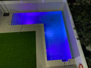 Бассейн в Hostal Puerto Genovés или поблизости