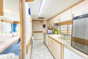 Cucina o angolo cottura di Mobilheim Stella - Výrovická přehrada