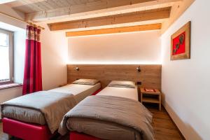 Postel nebo postele na pokoji v ubytování Ciasa Sas da le Doudesc