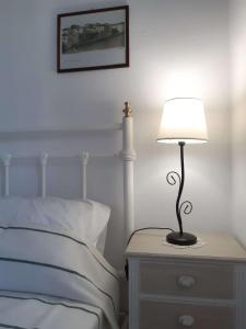 Säng eller sängar i ett rum på Dapia Holiday Home