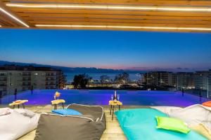Bazén v ubytování Ames Hotel & SPA nebo v jeho okolí