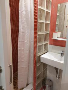 Łazienka w obiekcie Hostal Inn Madrid