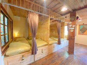 Postel nebo postele na pokoji v ubytování Ziczac Homestay Đà Lạt