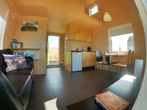 Kuchyň nebo kuchyňský kout v ubytování Sunnuhlid houses + 30 fotografií