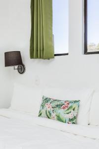 Cama o camas de una habitación en The Palms At Coco Beach
