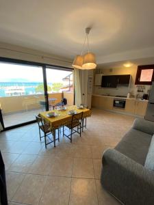 A kitchen or kitchenette at Molino Apartments
