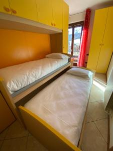 A bed or beds in a room at Molino Apartments