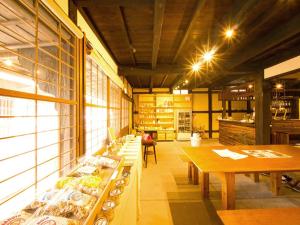 Posezení v ubytování Hostel & Tatami Bar Uchikobare -内子晴れ-