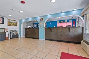 Gallery image of Econo Lodge Inn & Suites I-64 & US 13 in Virginia Beach