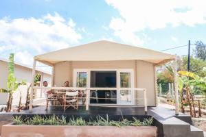 Ein Balkon oder eine Terrasse in der Unterkunft Mwezi Boutique Resort