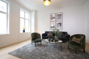 
A seating area at Absolute Deluxe Apartment on Kongens Nytorv
