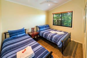 A bed or beds in a room at Safety Beach Ocean Bungalows