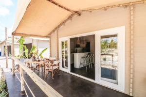 Ein Balkon oder eine Terrasse in der Unterkunft Mwezi Boutique Resort