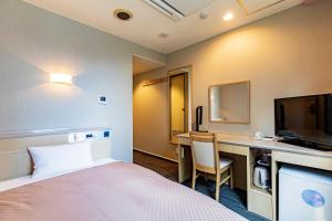 Postel nebo postele na pokoji v ubytování Kanazawa Central Hotel + 11 fotografií