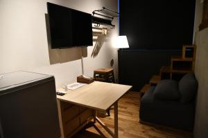 Arcsens Tokyoにあるテレビまたはエンターテインメントセンター