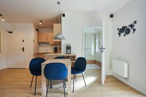 Kuchnia lub aneks kuchenny w obiekcie Apartamenty Świnoujście - Apartament kapitański Rezydencja Żeromskiego