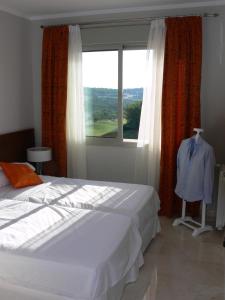 Säng eller sängar i ett rum på Villa in Spain at Las Colinas Golf & Country Club