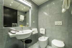 Koupelna v ubytování DUPARC Contemporary Suites