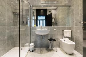 Koupelna v ubytování DUPARC Contemporary Suites