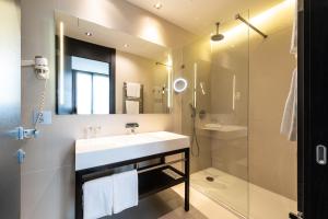 Koupelna v ubytování DUPARC Contemporary Suites