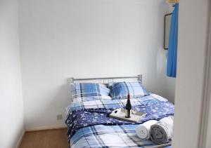 Ліжко або ліжка в номері Private & Comfortable 2 Bedroom Home away from Home