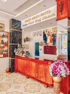 a bar at a man hotel with a mirror at Thien Nhan Hotel in Cửa Lô