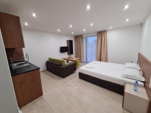 Postel nebo postele na pokoji v ubytování Family Hotel Serenity Palace