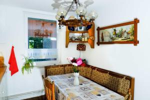 a dining room with a table and a chandelier at Ferienhaus an der Orther Reede in Fehmarn