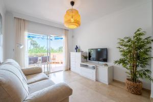 Televízia a/alebo spoločenská miestnosť v ubytovaní Garden & Beach - Torremolinos