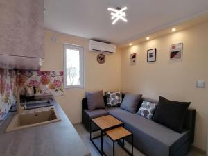 a living room with a couch and a table at ApartDomek CICHE in Zbiczno