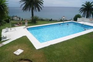 Bazén v ubytování ACAPULCO PLAYA 7 MENYBER nebo v jeho okolí